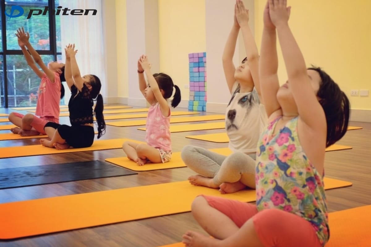 giúp trẻ phòng ngừa gù lưng hiệu quả