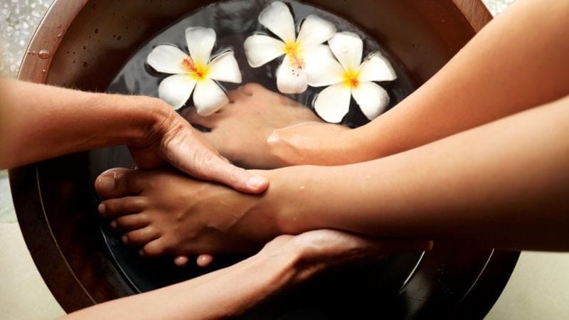 6 cách ngâm chân giúp thư giãn, cải thiện sức khỏe và lưu ý