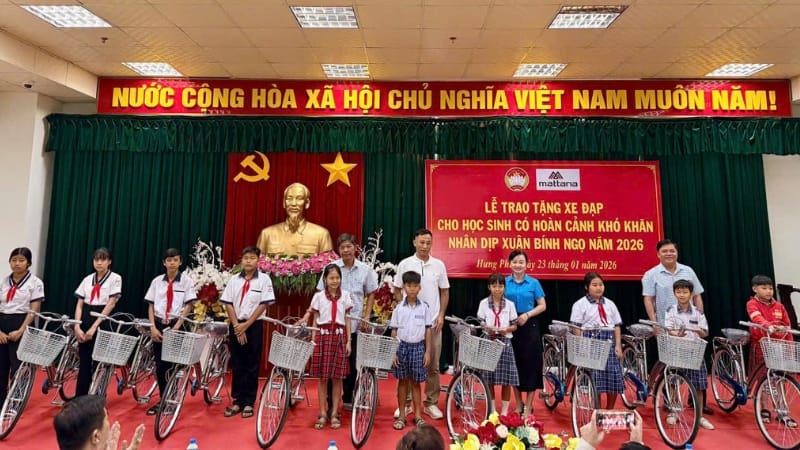 pickleball mattana trao tặng 500 chiếc xe đạp