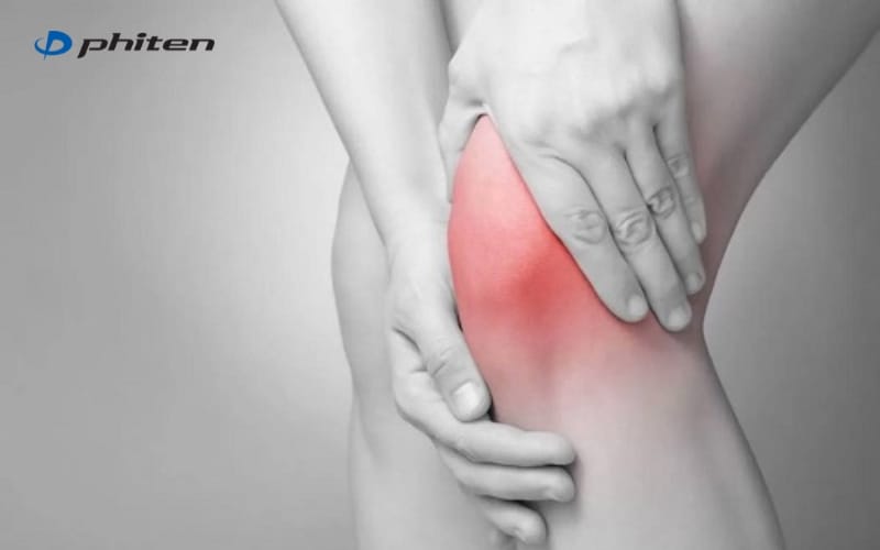 đau đầu gối khi đứng lên ngồi xuống có nguy hiểm không