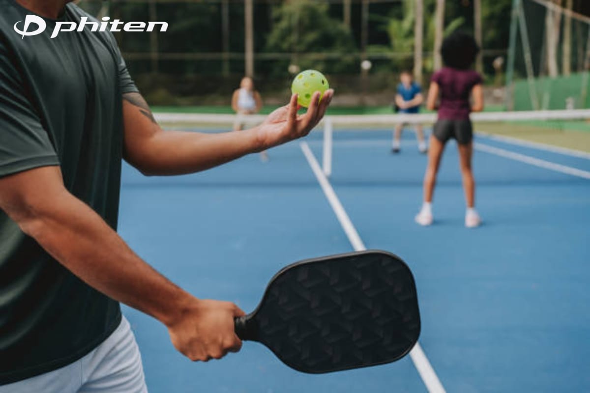 khoá cổ tay khi chơi pickleball là gì