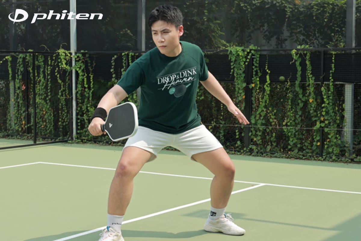 cách khoá cổ tay khi chơi pickleball đúng kỹ thuật